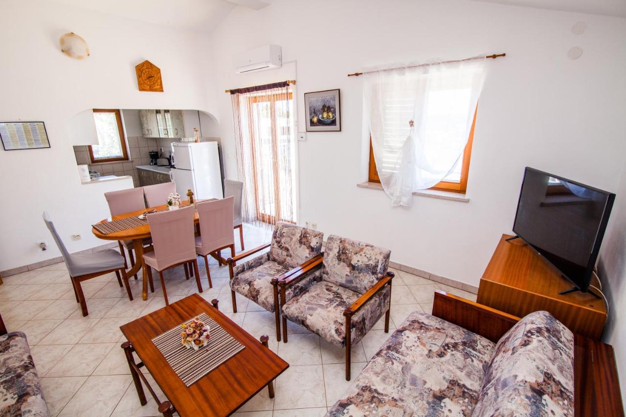 Apartman Kristina Apartamento Banjole Exterior foto