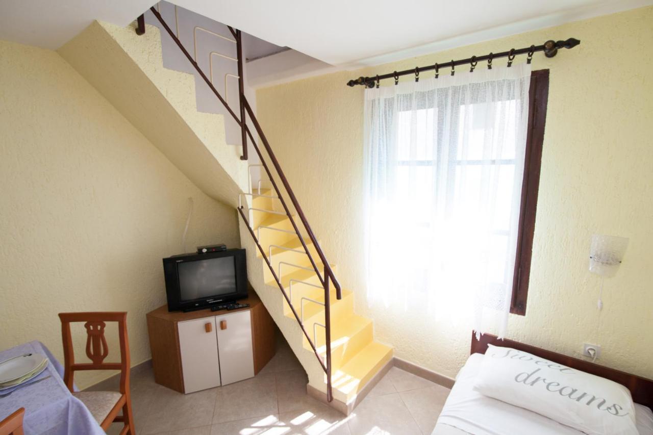 Apartman Kristina Apartamento Banjole Exterior foto